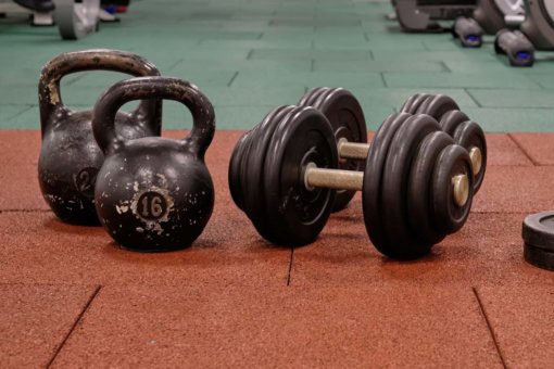 Kettlebells Vs Dumbells
